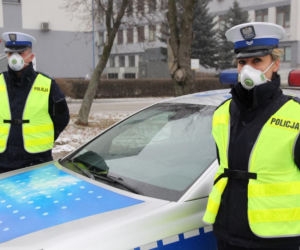 Krakowscy policjanci już pracują w maskach antysmogowych! [ZDJĘCIA]