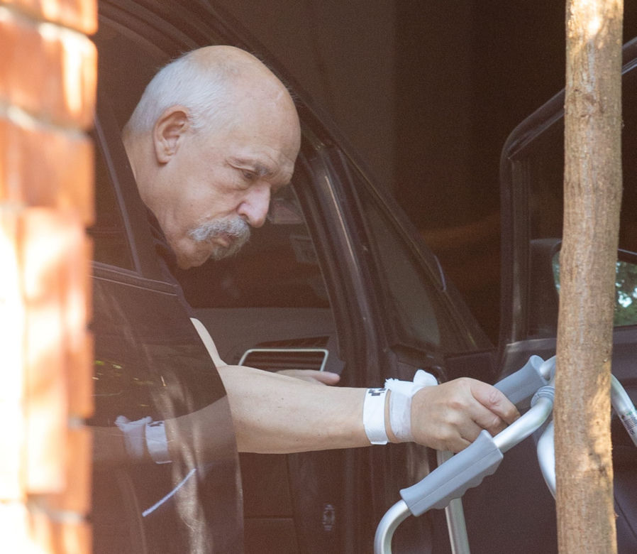 Janusz Korwin-Mikke po wyjściu ze szpitala