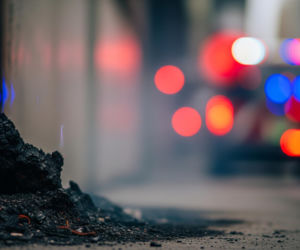 Mężczyzna podpalił drzwi w Radomiu. Czy jego żona była celem?