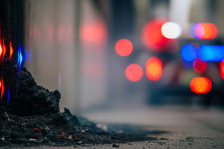 Mężczyzna podpalił drzwi w Radomiu. Czy jego żona była celem?