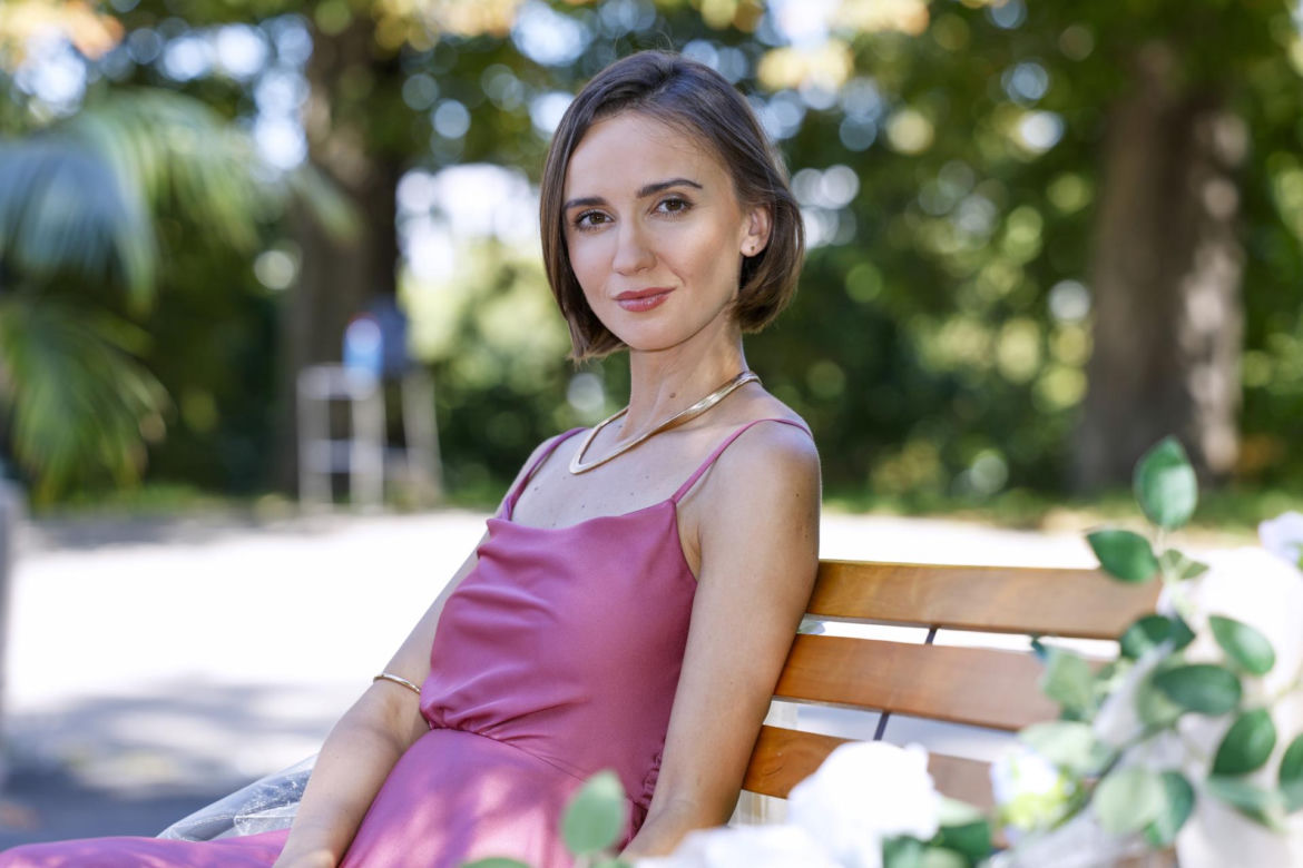 "Pierwsza miłość" - Melka to jedna z głównych postaci serialu. Jak wyglądała Ewa Jakubowicz, która wciela się w bohaterkę, 10 lat temu?