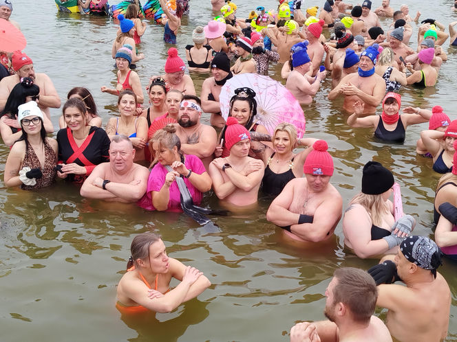 Mazowieckie Morsy otworzyły sezon morsowania 2025/2026 nad zalewem w Siedlcach