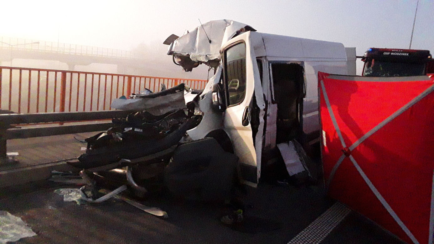 Śmiertelny wypadek na A1 pod Łodzią! 43-latek z busa nie żyje, kilka osób rannych [ZDJĘCIA].