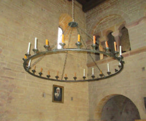 To najmniejsze miasto w województwie łódzkim. Powstało w średniowieczu, a jeszcze niedawno było wsią