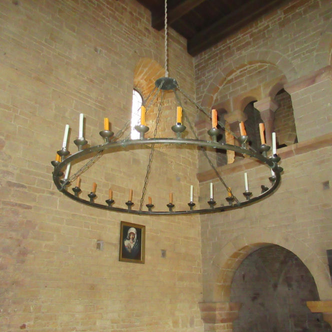 To najmniejsze miasto w województwie łódzkim. Powstało w średniowieczu, a jeszcze niedawno było wsią