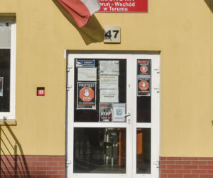 Policja doprowadziła 38-latkę, która wiozła 40 nielegalnych imigrantów z Iraku