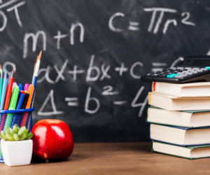 Szybka kartkówka z matematyki. Obliczysz, ile wynosi x w równaniu: 7+3×4−8:2×x=11?