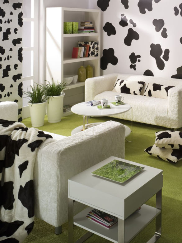 aranżacja salonu - biała sofa