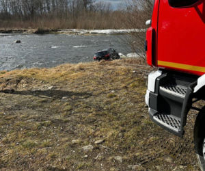 Samochód w Popradzie. W pobliżu znaleziono ciało