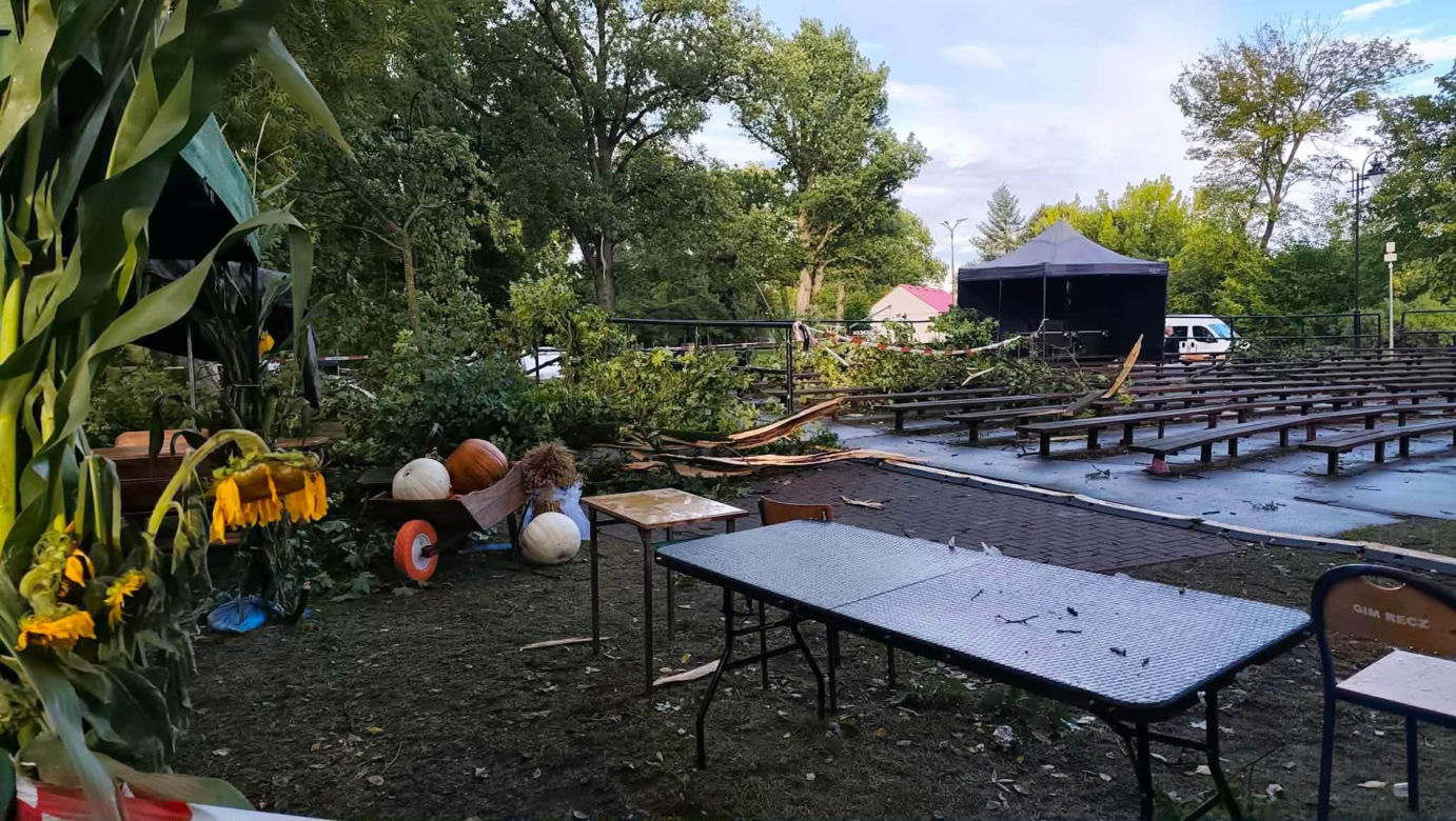 Nawałnica przerwała dożynki. Namioty i drzewa runęły na ludzi. Jedna osoba walczyła o życie!