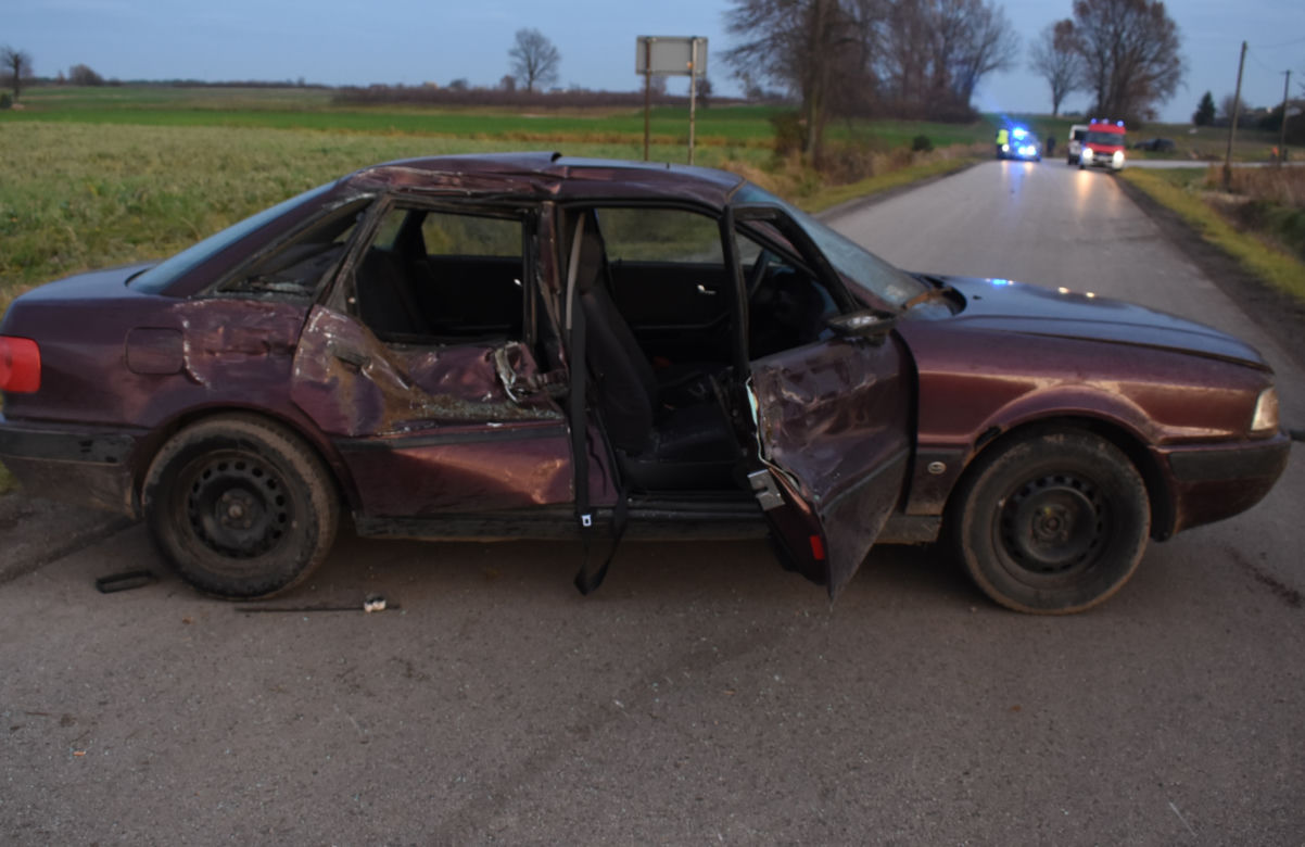 Pijany i bez uprawnień spowodował wypadek. Trzy osoby w szpitalu