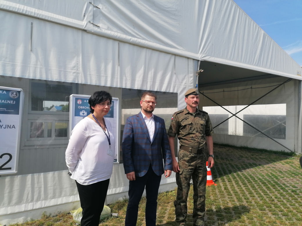 Punkt wymazów drive thru na Dębowej kończy swoją prace