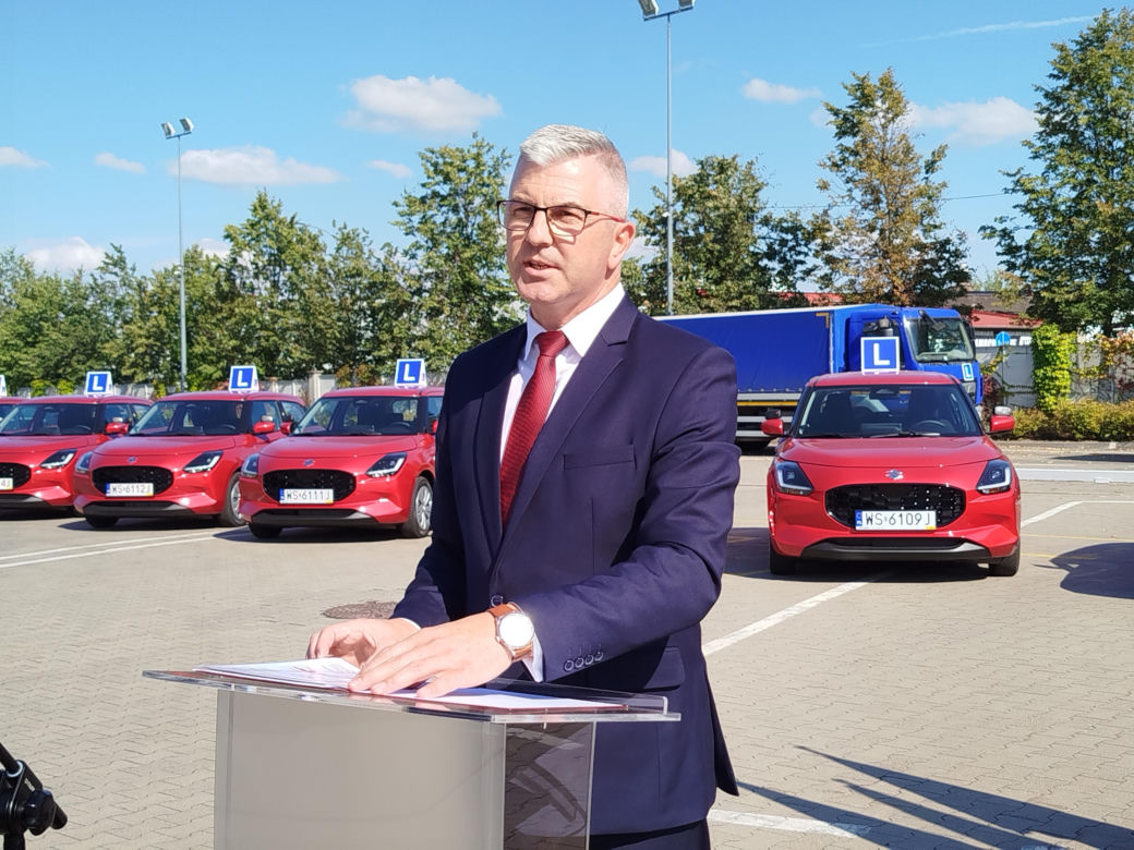 Siedlecki WORD wymienił starą flotę pojazdów egzaminacyjnych na nowe samochody marki Suzuki Swift