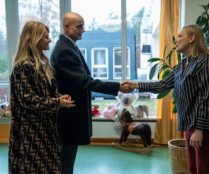 Na dobre i na złe odc. 986. Agata Woźnicka (Emilia Komarnicka), Rafał Konica (Robert Koszucki), dyrektorka (Katarzyna Anzorge)