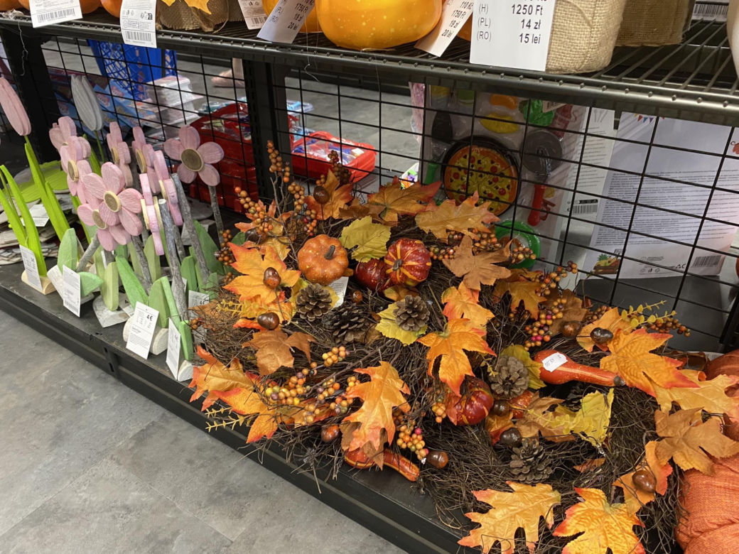 Ozdoby jesienne i na Halloween w sklepach już w lipcu 2024 r.