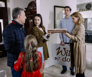 Na Wspólnej odc. 3321. Andrzej Zakościelny (Dariusz Niebudek), Marysia (Zuzanna Wieleba), Justyna (Magdalena Kacprzak), Darek Żbik (Michał Mikołajczak), Kasia (Julia Chatys)