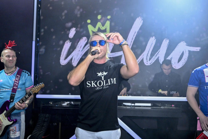 Król Latino, Skolim, wypuścił do sprzedaży koszulkę "Boże Chroń Króla Latino"