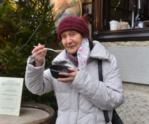 Magda Gessler karmi seniorów za złotówkę