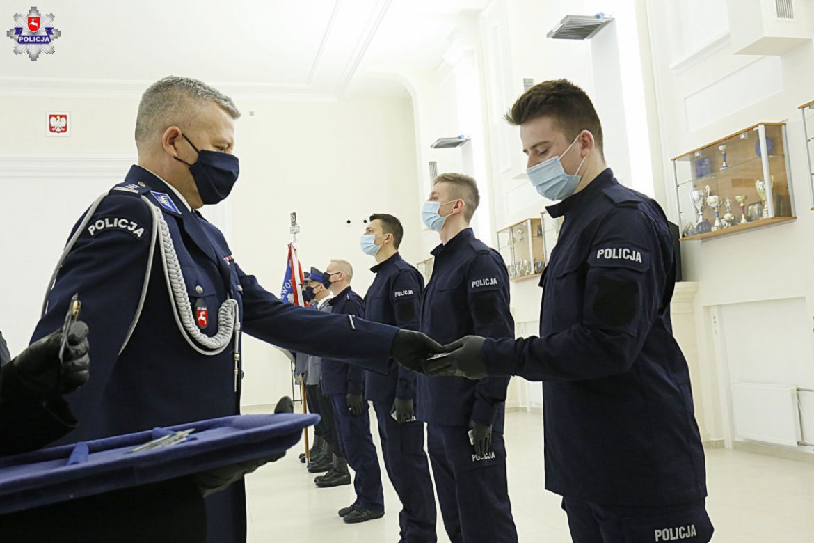 NOWI POLICJANCI w Lubelskiem. 49 funkcjonariuszy złożyło ślubowanie [ZDJĘCIA]