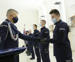 NOWI POLICJANCI w Lubelskiem. 49 funkcjonariuszy złożyło ślubowanie [ZDJĘCIA]