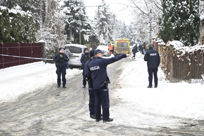 Zwłoki małżeństwa na Targówku. Świadkowie o szturmie antyterrorystów: "W życiu czegoś takiego nie widziałem"