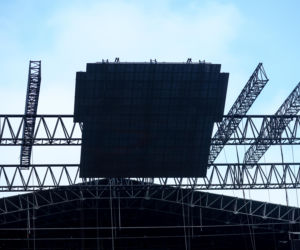 Scena Sylwestra z Dwójką TVP w trakcie budowy