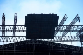 Scena Sylwestra z Dwójką TVP w trakcie budowy