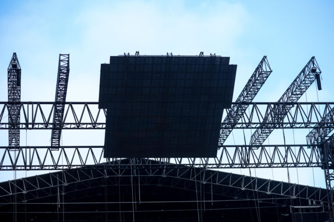 Scena Sylwestra z Dwójką TVP w trakcie budowy