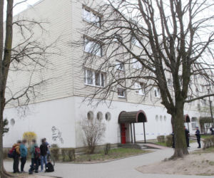 Przerażająca relacja sąsiadów, W mieszkaniu w Wołominie znaleziono ciała dwóch osób, ranny 19-latek w szpitalu