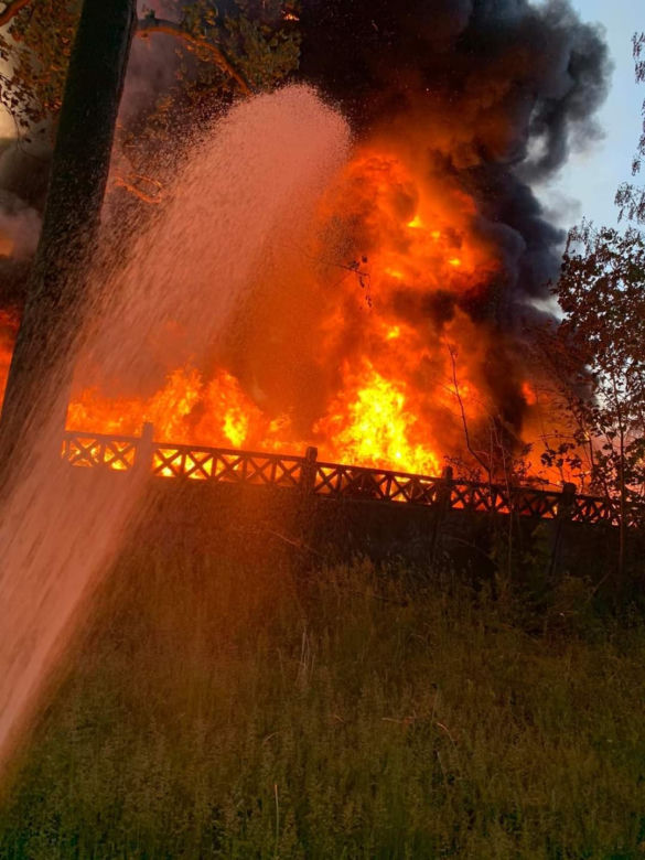 Potężny pożar w Cichoradzu pod Toruniem. Zdjęcia z akcji strażaków 