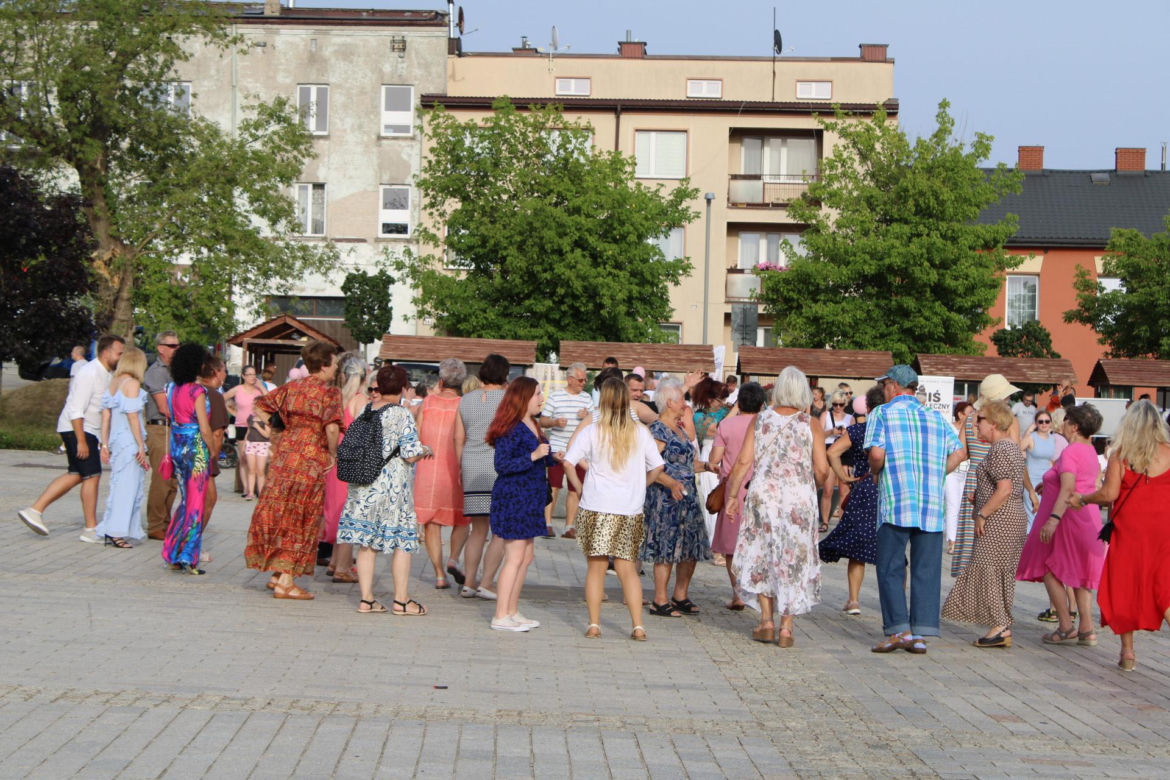 POTAŃCÓWKA NA RYNKU. Tak bawią się mieszkańcy Starachowic 06.2024