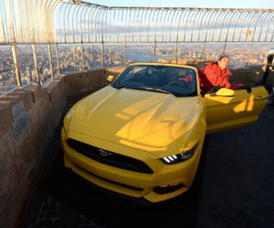 Ford Mustang na Empire State Building