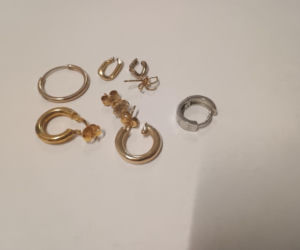 Rozpoznajesz te błyskotki? Policja poszukuje właścicieli bizuterii i kosztowności