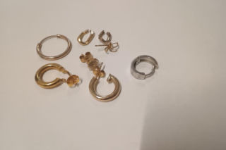 Rozpoznajesz te błyskotki? Policja poszukuje właścicieli bizuterii i kosztowności