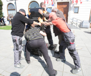Pomnik Lecha Kaczyńskiego w Warszawie