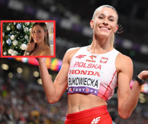 Natalia Bukowiecka zadała szyku pod choinką. Obcisła mini i odsłonięty dekolt dodały uroku