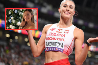 Natalia Bukowiecka zadała szyku pod choinką. Obcisła mini i odsłonięty dekolt dodały uroku