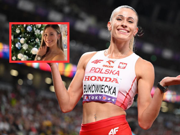 Natalia Bukowiecka zadała szyku pod choinką. Obcisła mini i odsłonięty dekolt dodały uroku