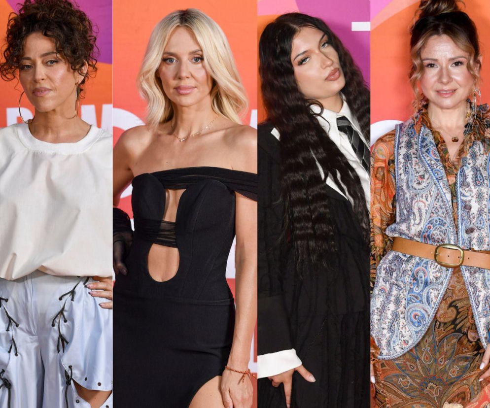 Cztery wokalistki, od lewej: Ania Karwan w białym topie, Kasia Stankiewicz w czarnej sukience, Viki Gabor w garniturze z krawatem, Natalia Kukulska w stylizacji boho. Zdjęcia z koncertu Lato z Radiem i Telewizją Polską znajdziesz na naszym portalu.