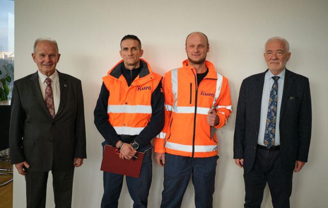 Pracownicy MPO Kraków uratowali dziecko z płonącego budynku