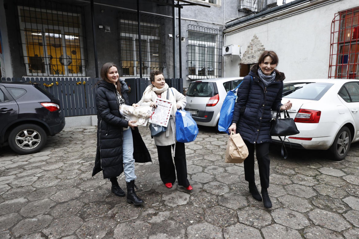 Zanieśliśmy Wigilię seniorom na Pradze. Ekipa "Super Expressu" razem ze stowarzyszeniem "Otwarte Drzwi"