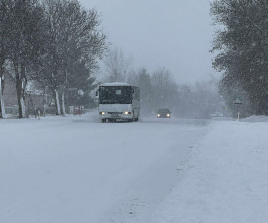 Tysiące odbiorców bez prądu. Energetycy mają problem z dojazdem do miejsc awarii