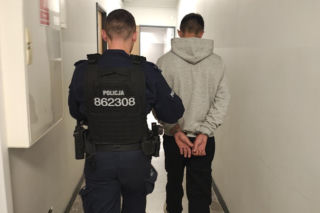 Złapała kochanka w łóżku z inną i wezwała policję! Nie zgadniesz, jak to się skończyło
