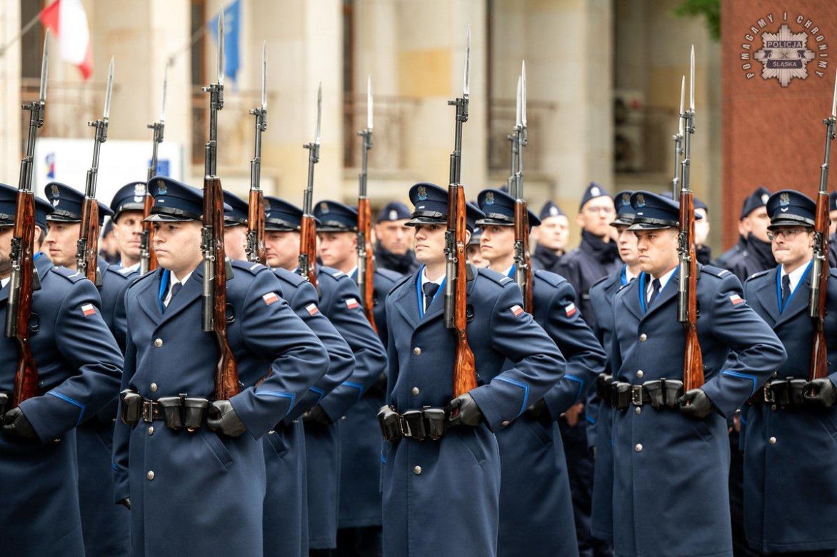 Policjantki i policjanci złożyli ślubowanie. 126 funkcjonariuszy zasiliło śląski garnizon