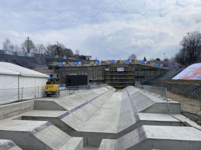 Przebito pierwszy tunel na trasie Podłęże-Piekiełko