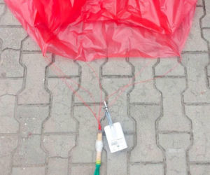 Nietypowy obiekt na posesji niedaleko Rawicza. Na miejscu pojawiły się służby