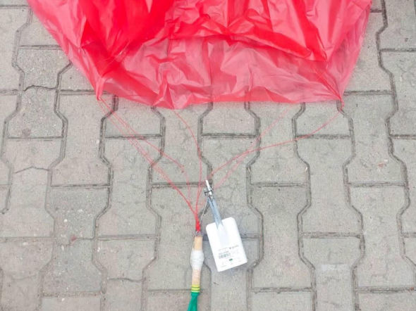Nietypowy obiekt niedaleko Rawicza. Na miejscu pojawiły się służby
