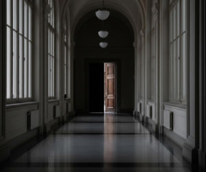 Księżniczki Beatrice i Eugenie nie pojawią się na ważnej uroczystości. Czy to symboliczny koniec?