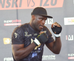 KnockOut Boxing Night 7 w Rzeszowie - trening medialny (Izu Ugonoh)