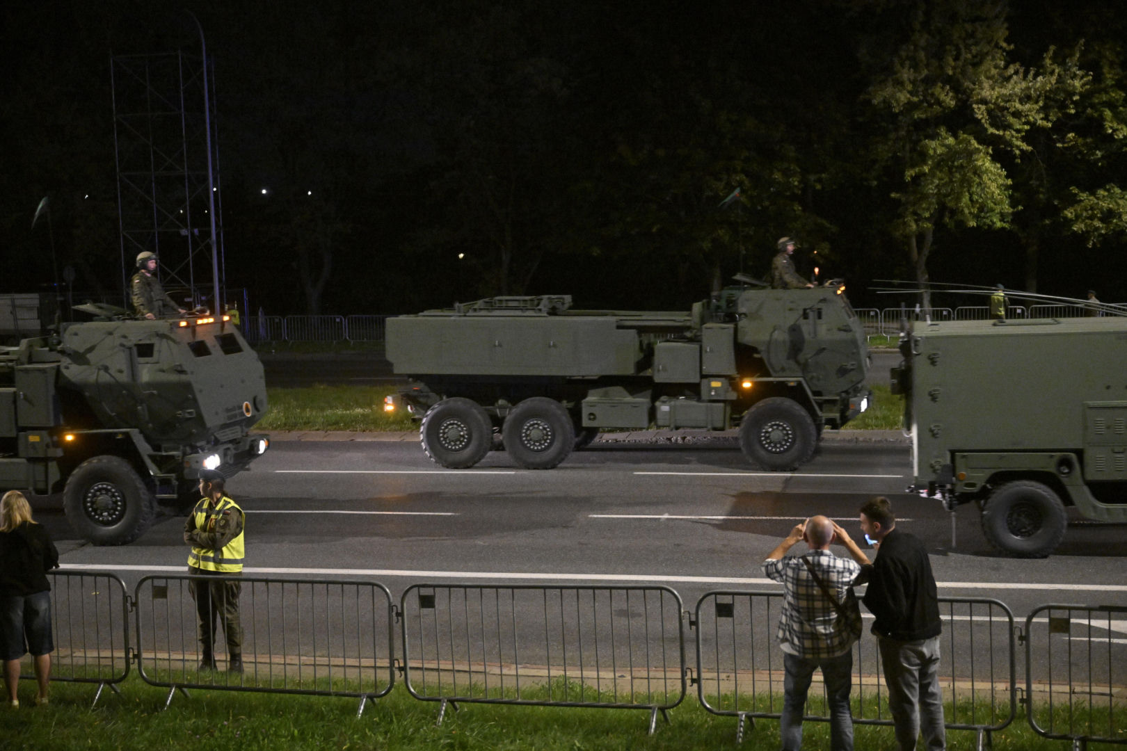 Nocna próba defilady wojskowej w Warszawie